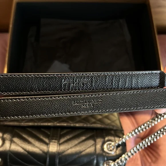 YSL MEDIUM ENVELOPE FLAP BAG - lightly used, no damage- original package - Picture 3 of 8